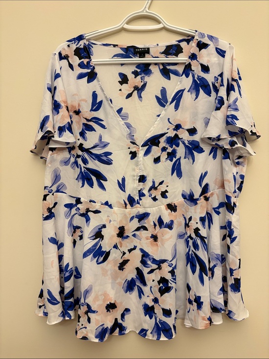 torrid Tops - Torrid Georgette Peplum Floral Top Flutter Sleeves Size 1 14-16